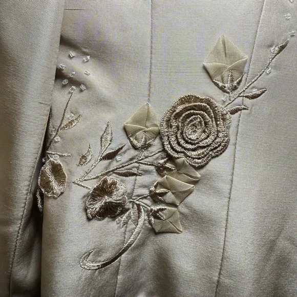 Talbots Pure Silk Embroidered Beads Beige Suit Sz 12 Petite Skirt Blazer Floral - Picture 5 of 14